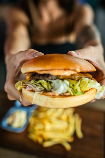 MI-vel készült burgerreklám